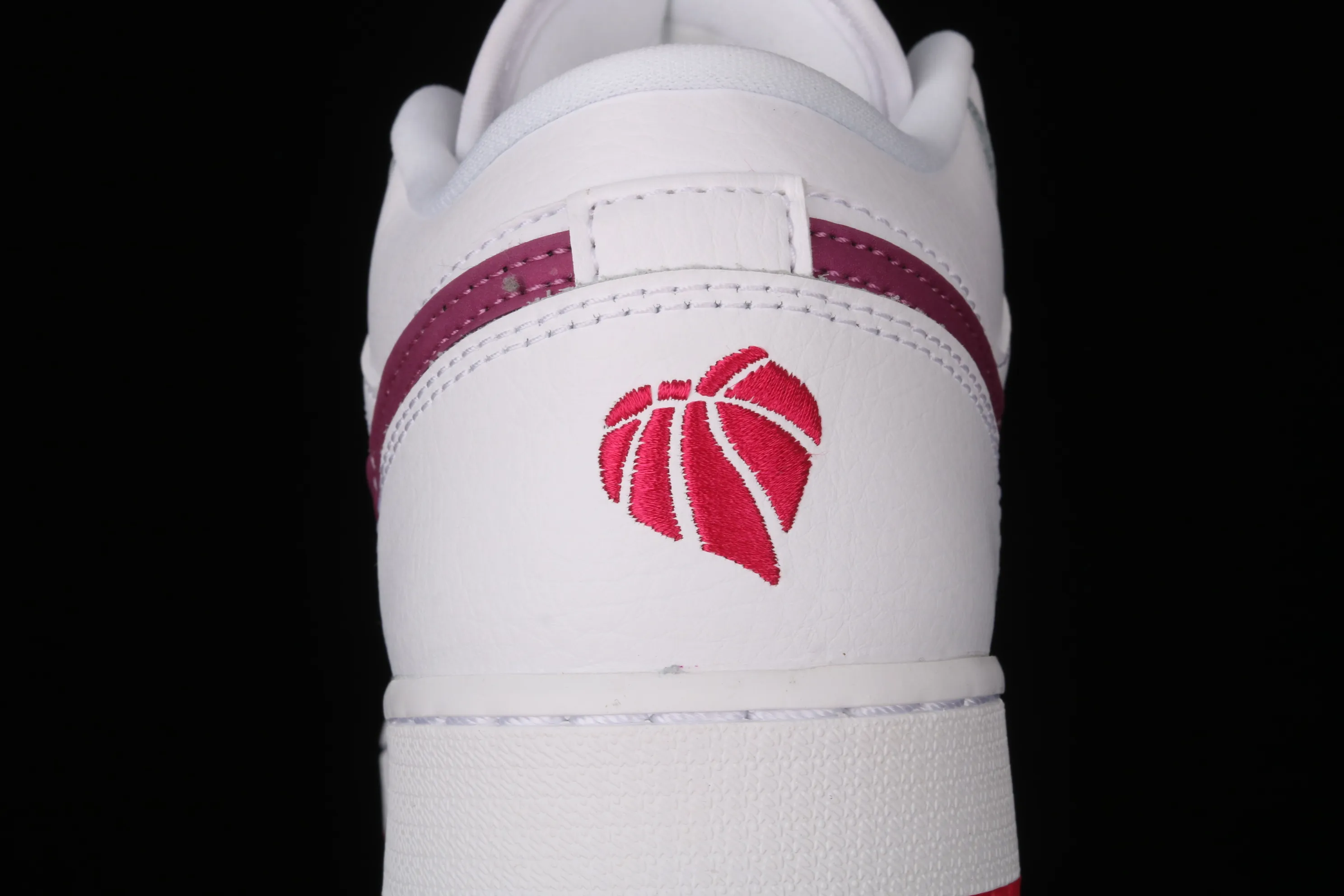 All categories Air Jordan Jordan series basketball shoes Air Jordan 1 Low G version pure original Air Jordan1 Low AJ1 Joe 1 Valentine's Day low-top basketball shoes 554723-161
